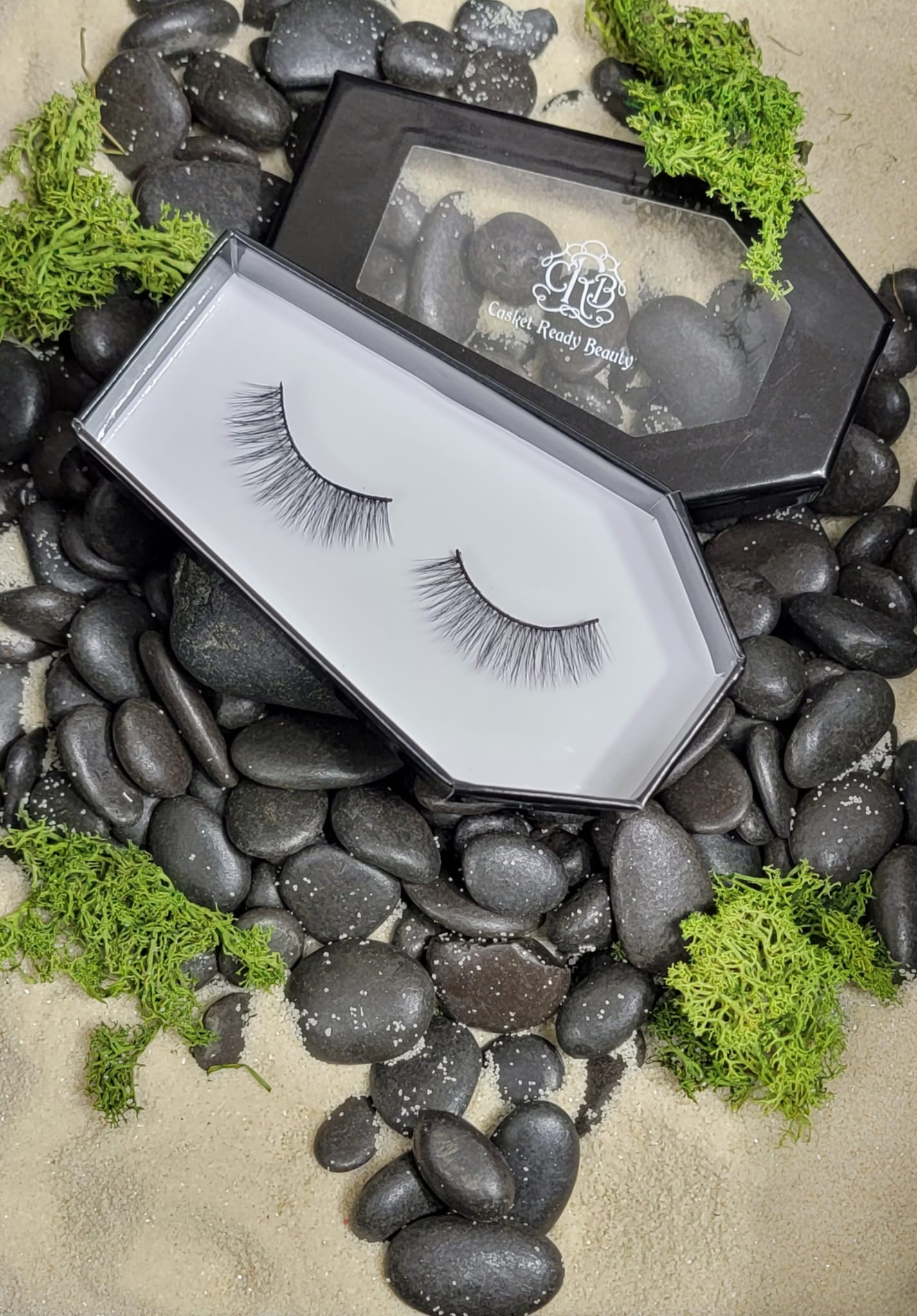 1 pair of high-quality hand-crafted 3D faux mink natural medium-length wispy flared strip lashes