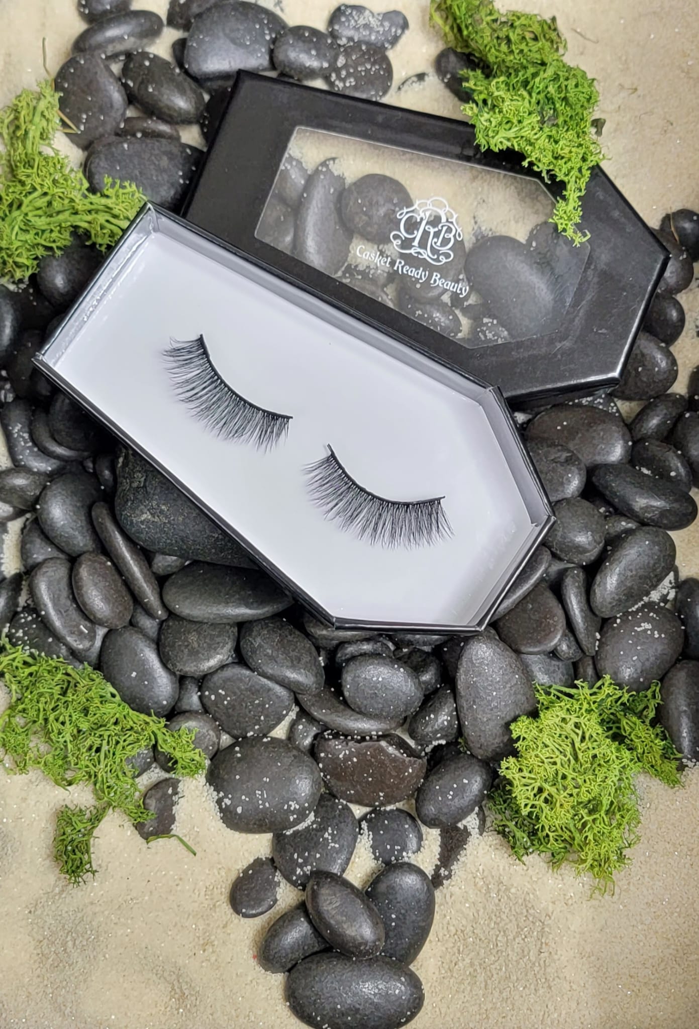 1 pair of high-quality hand-crafted 3D faux mink natural short length full wispy flared lashes strip lashes