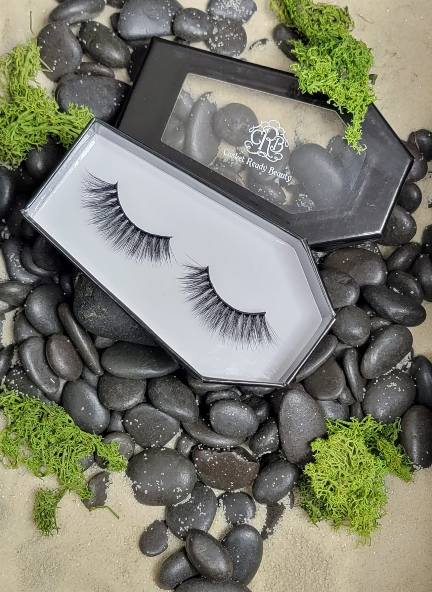 1 pair of high-quality hand-crafted 3D faux mink semi-natural medium-length full wispy flared lashes strip lashes