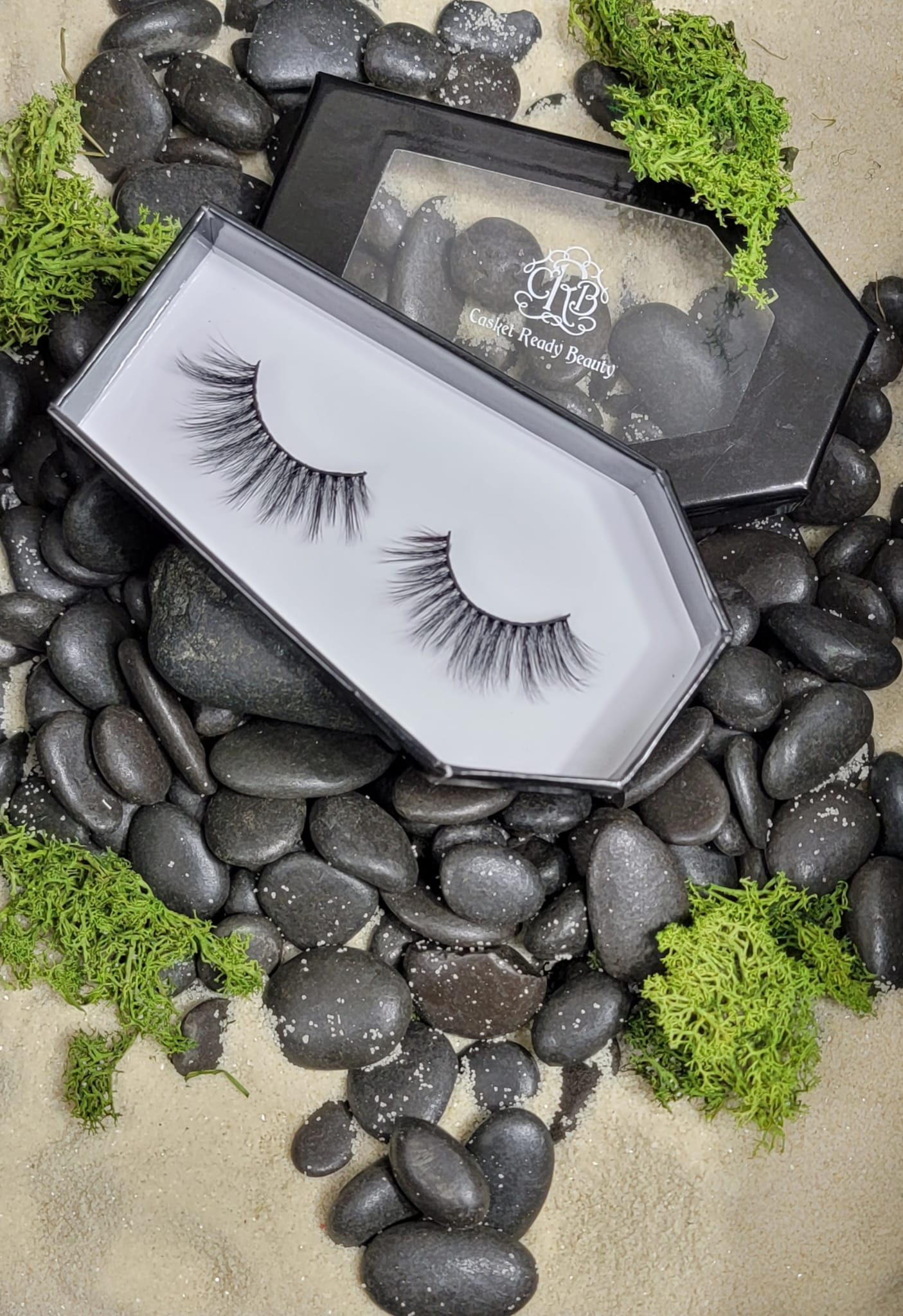 1 pair of high-quality hand-crafted 3D faux mink dramatic long-length wispy flared strip lashes