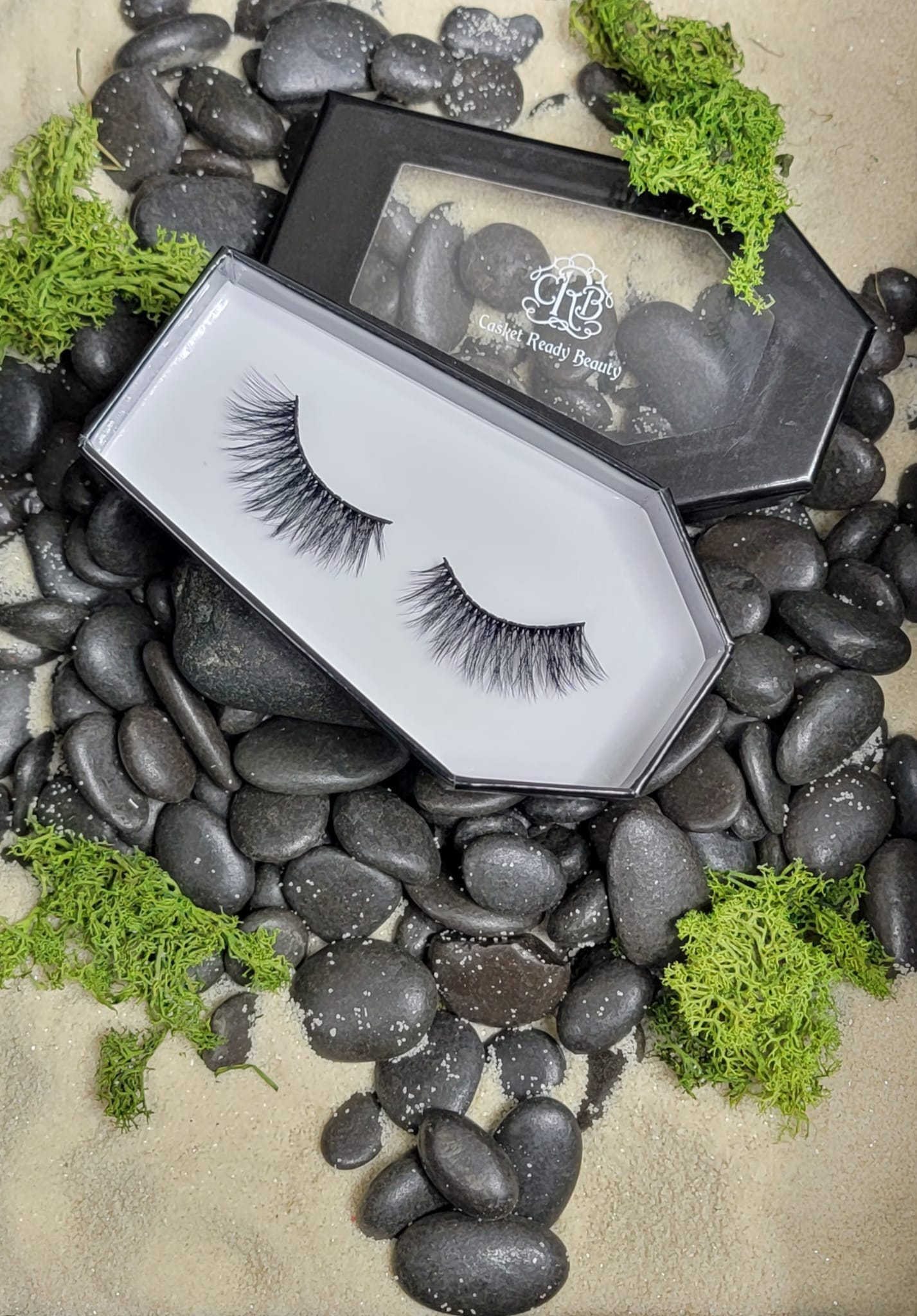 1 pair of high-quality hand-crafted 3D faux mink dramatic long-length wispy flared strip lashes